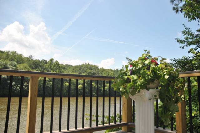 LeahOMG Events, LLC