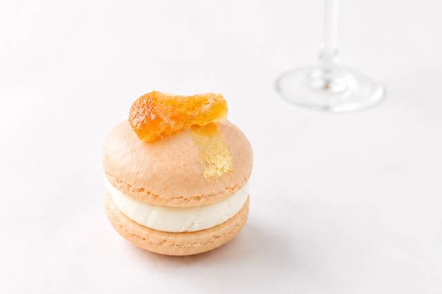 Mimosa Macaron
