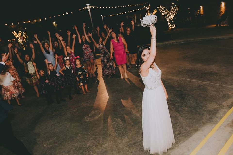 Bouquet toss amphitheater