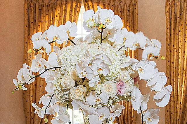 Table cards and floral centerpiece