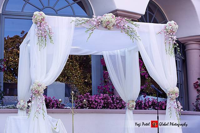 Floral arch decor