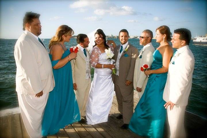 The couple with the bridesmaids and groomsmen