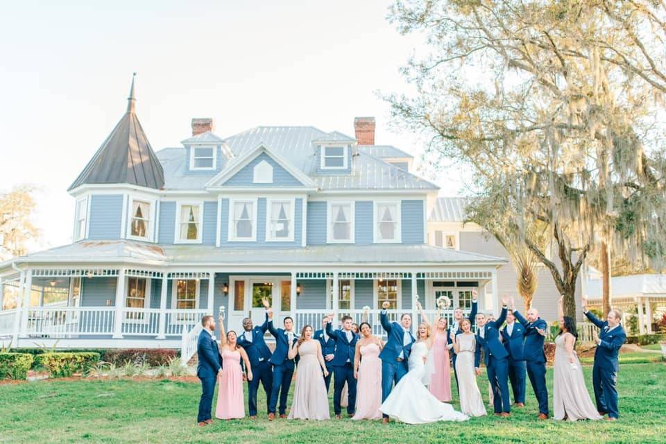 Wedding party in front of manor