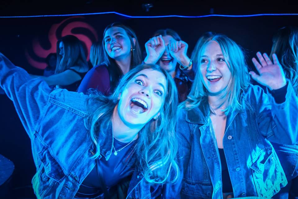 Plus Dueling Pianos Road Show