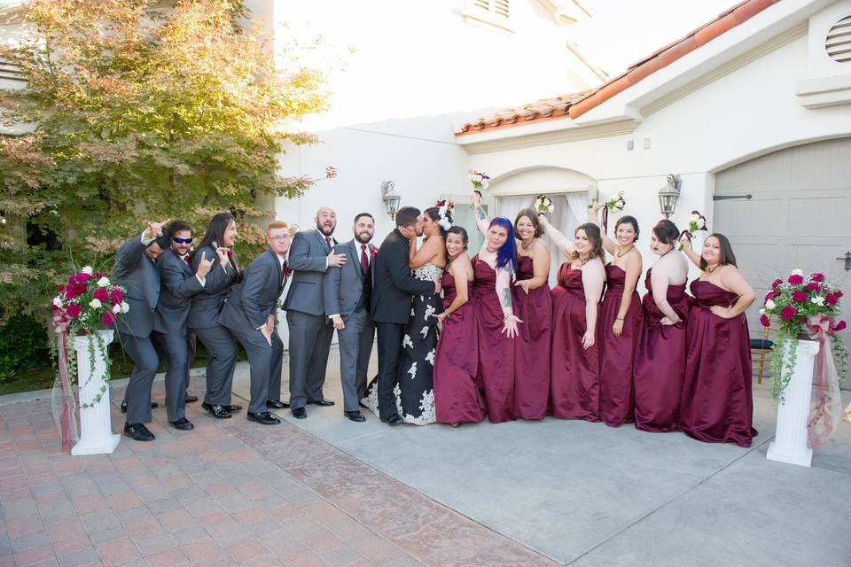 The couple with the bridesmaids and groomsmen