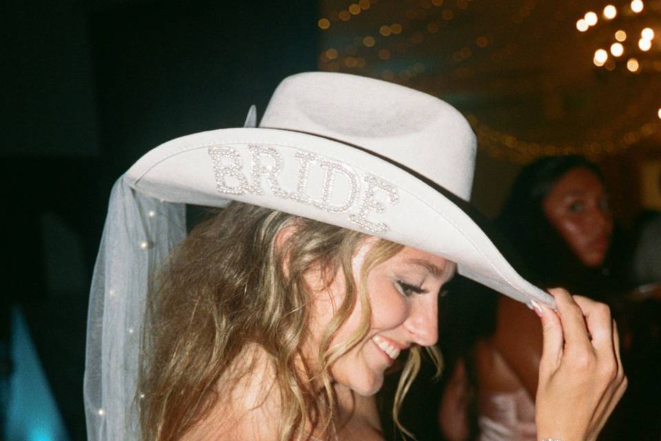 Cowgirl bride barn wedding