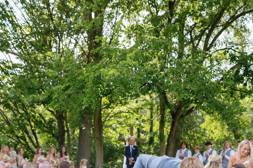 Wedding aisle dip