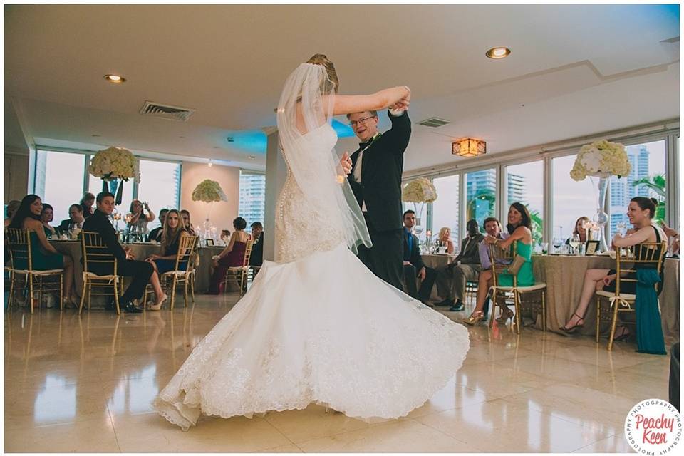 Santorini Weddings at the Hilton Bentley
