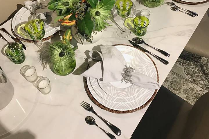 Table setting with centerpiece