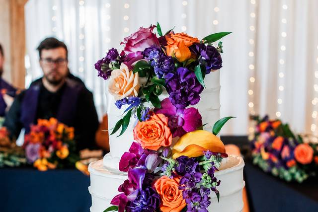 A pop of color to cake