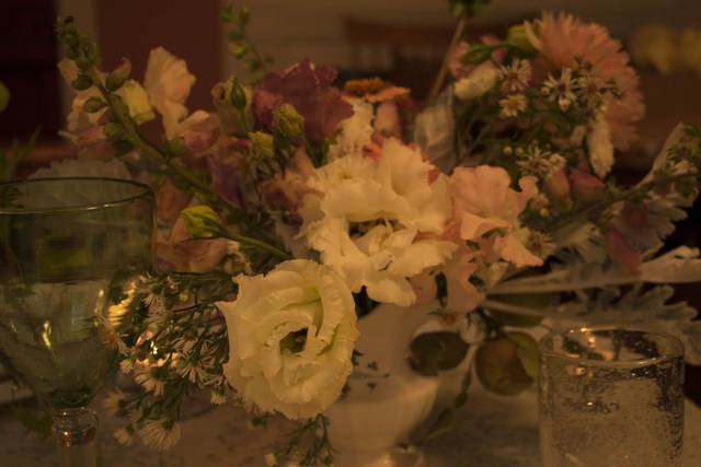 Floral table centerpiece