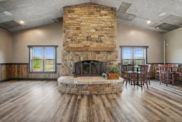 quarry_fireplace_2400px.png