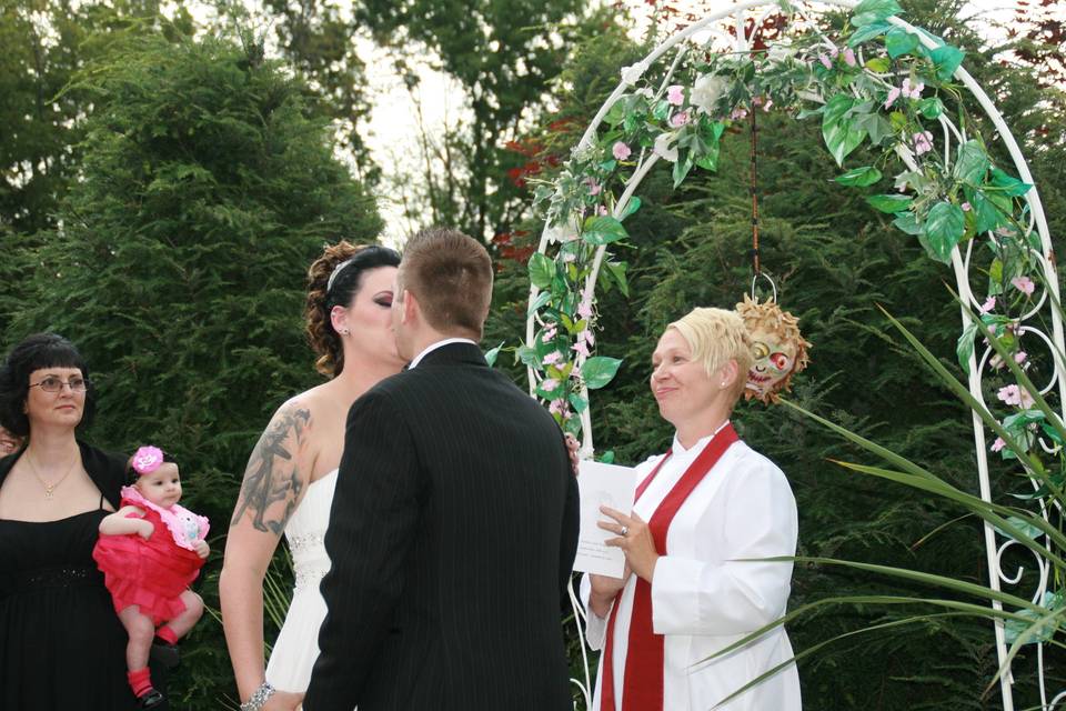 Ceremony kiss