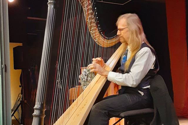 George Leverett, Harpist