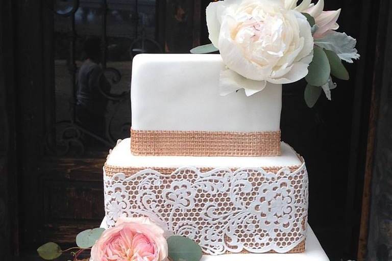 Edible Burlap and Lace Cake
