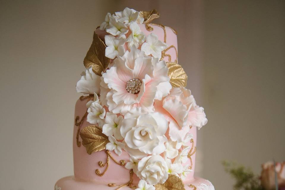 Lace & Gilded Roses Cake