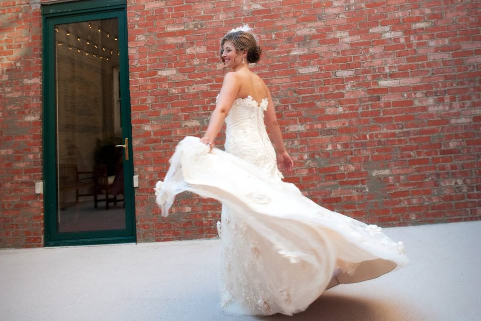 Just off the 4th floor near the Beaux Arts Ballroom is a lovely outdoor courtyard that is perfect for pre or post ceremony photographs. For summer weddings it may also be used for an added space for your guests to mingle during cocktail hour.