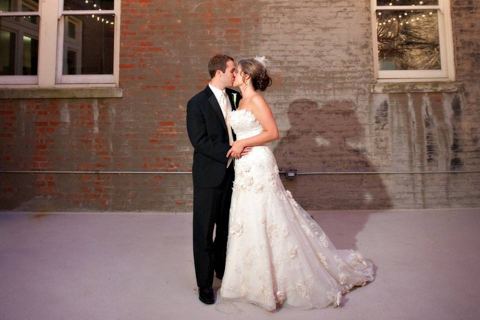 Just off the 4th floor near the Beaux Arts Ballroom is a lovely outdoor courtyard that is perfect for pre or post ceremony photographs. For summer weddings it may also be used for an added space for your guests to mingle during cocktail hour.