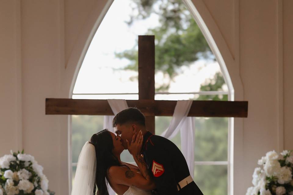 Holly and Nate Kiss.jpg