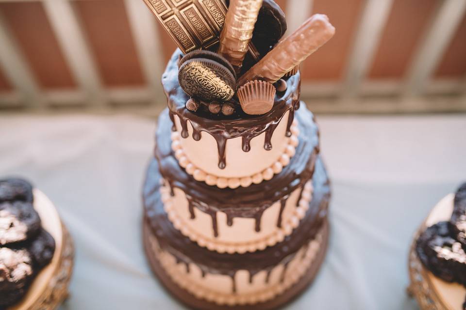 Drip Cake with Chocolate Bar