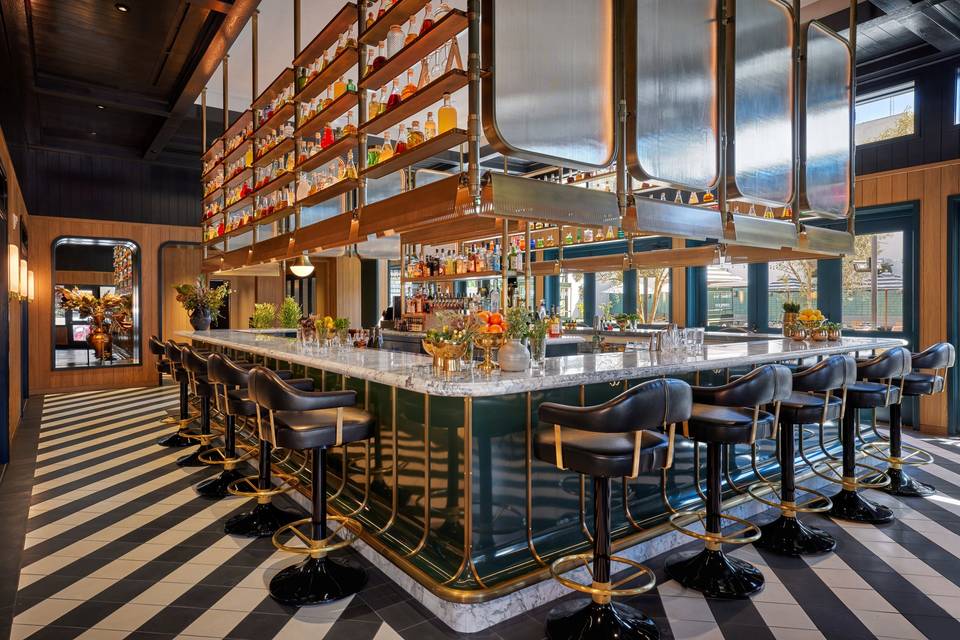 Bar & Lounge