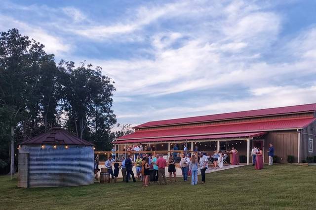 The Ole Oak Barn Wedding and Event Venue