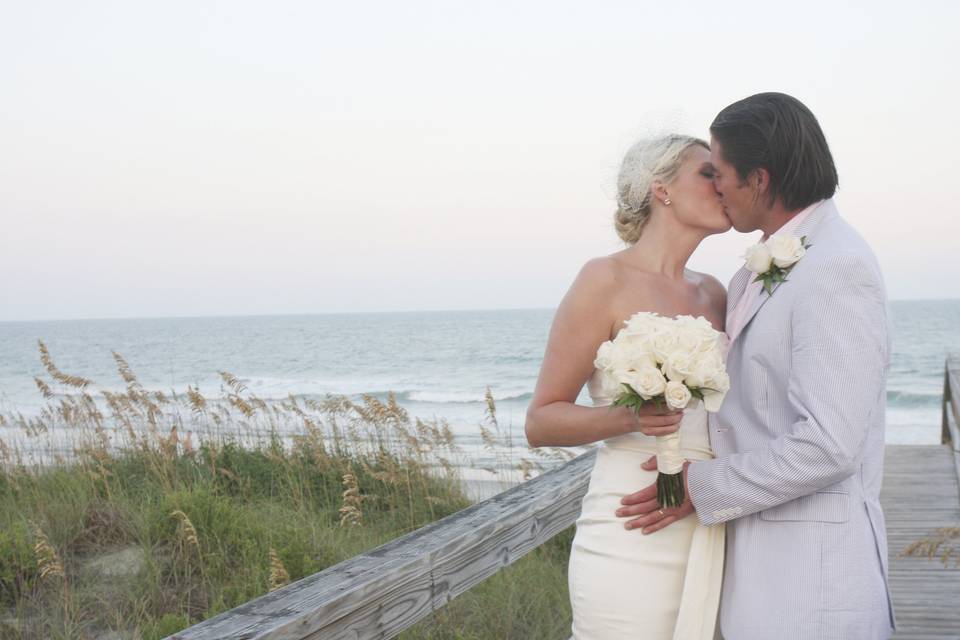 KISS AT THE BEACH