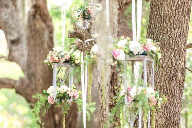 HANGING LANTERNS