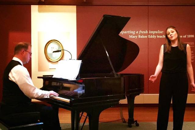 Soprano Kelley Hollis