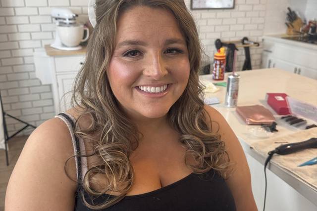 Natural bridal makeup with soft curls