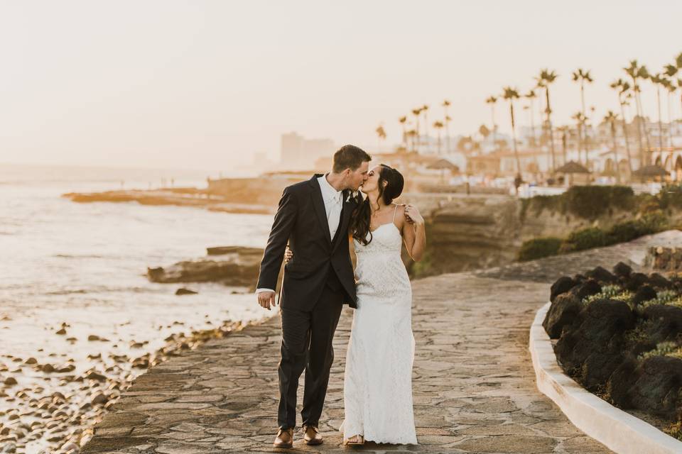 Kissing on the coast