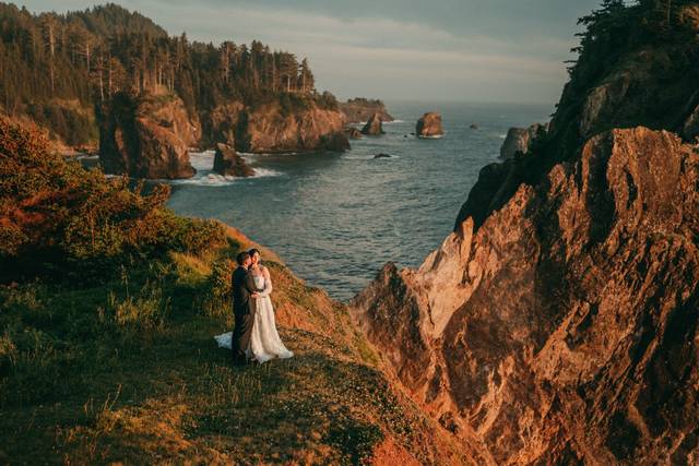 Elopement/Wedding Photographer