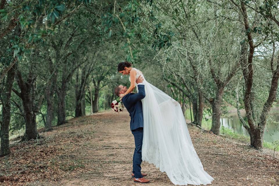 Lifting his bride | Samantha O'Neal Photography
