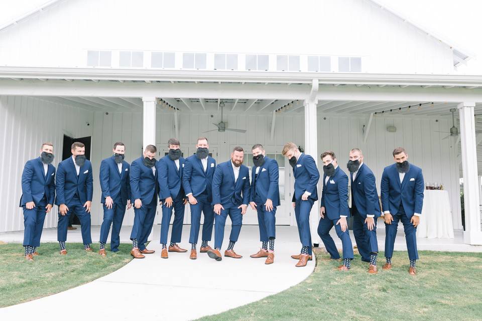 Groom and his groomsmen | Kari Marie Photography