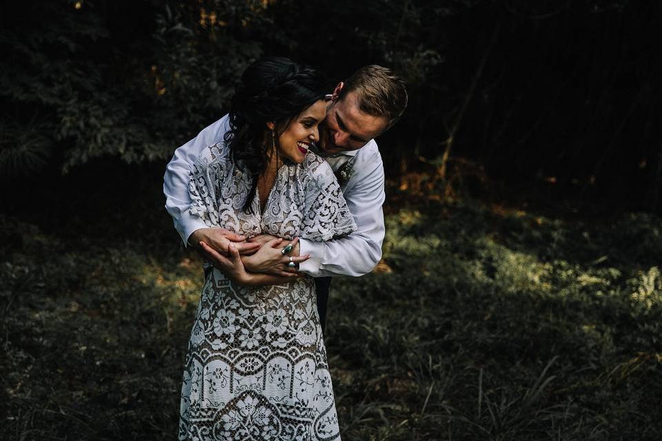 Hugging the bride | Maxyne Leanne Photography