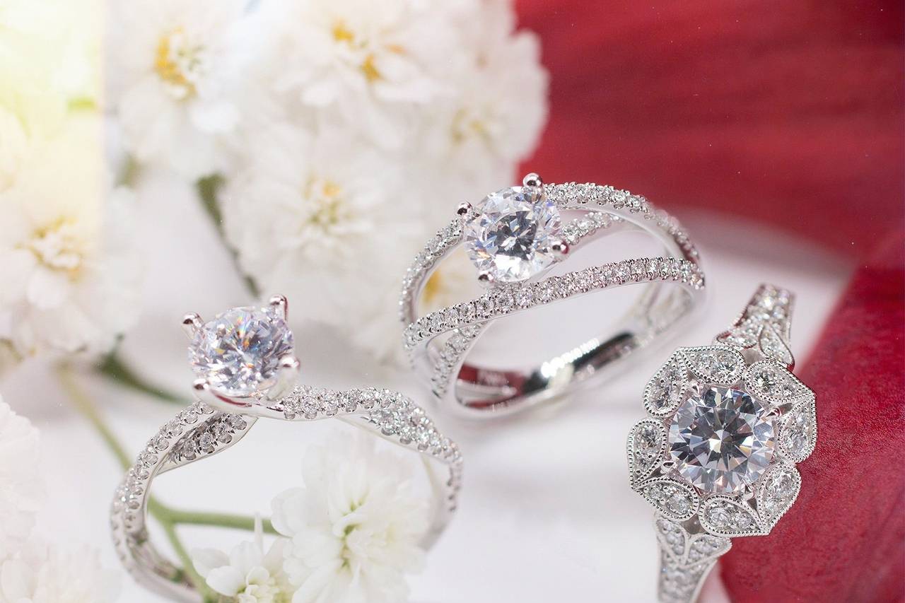 What is a Moissanite Engagement Ring? - Complete Weddings + Events Omaha