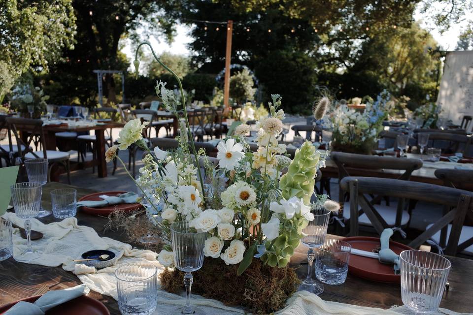 Dining table flowers