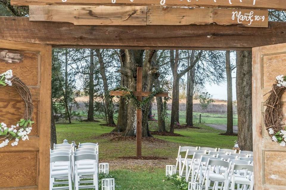 Hand-style signage at the ceremony