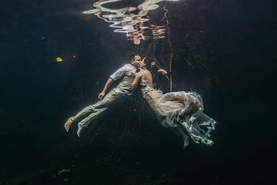 W + R TTDress Underwater