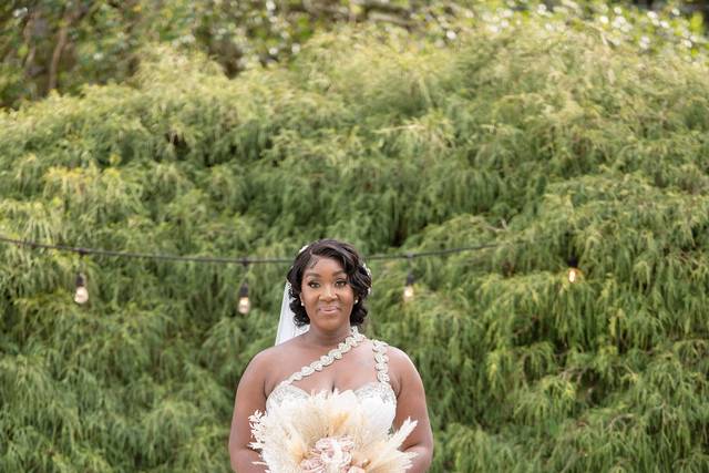 Beautifull Bride & Bouquet
