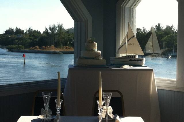 Boatyard Waterfront Bar & Grill
