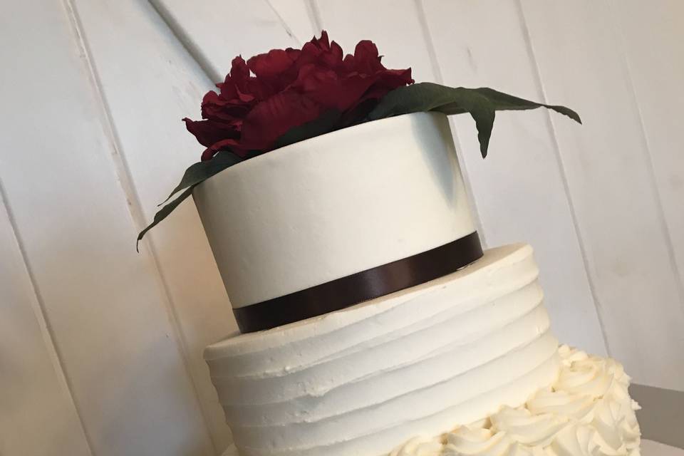 3-tier cake with ruffled base tier