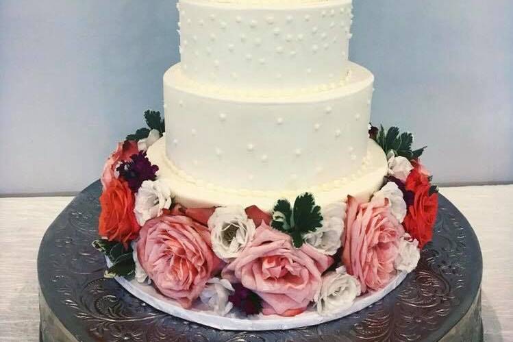 Clean 3-tier wedding cake with flowers
