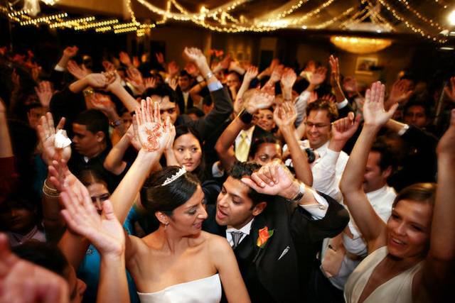 Enjoy All your Guest Dancing