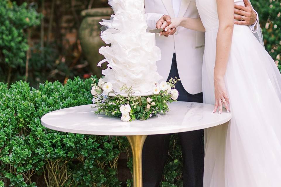 Savannah Couple Cutting Cake