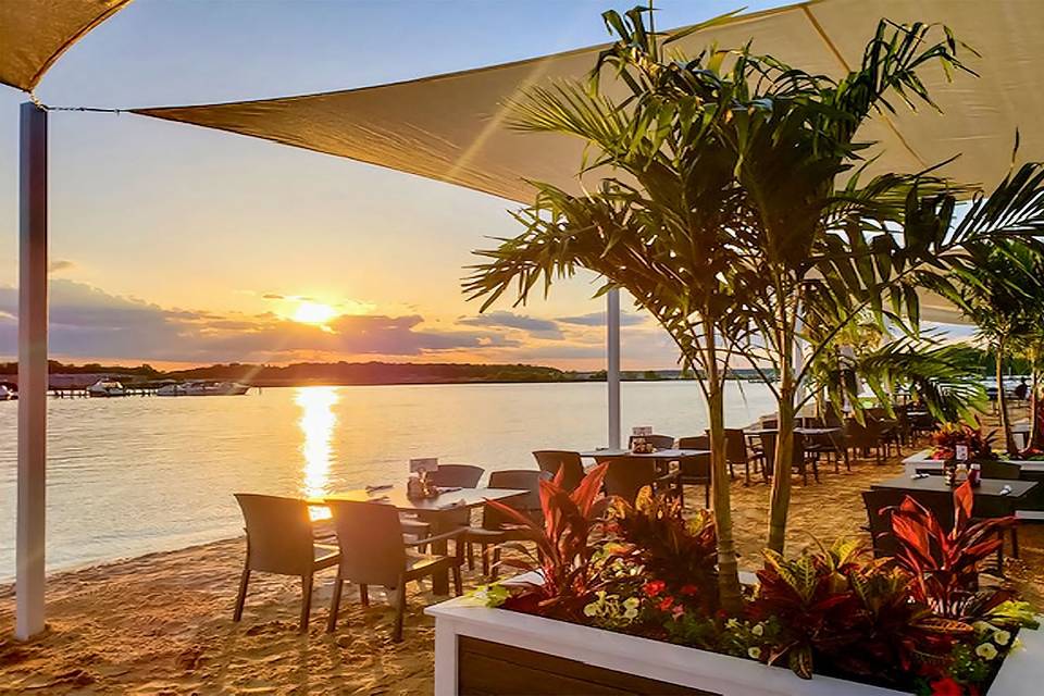 Beach Dining