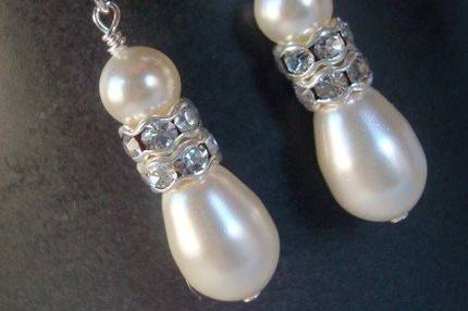 The Cream Lori Teardrop Pearl Dangle Earrings are handcrafted by A Finishing Touch Jewelry with 6mm cream Swarovski pearls, sterling silver clear crystal Swarovski rondelles, and 8x11mm cream Swarovski teardrop pearls. The earrings are long and hang approximately 1.5 inches from the top of the earwire. The findings are all Sterling Silver. These earring add the perfect amount of sparkle to finish the look of any bride or bridesmaid. Please feel free to contact us for any customization requests.
