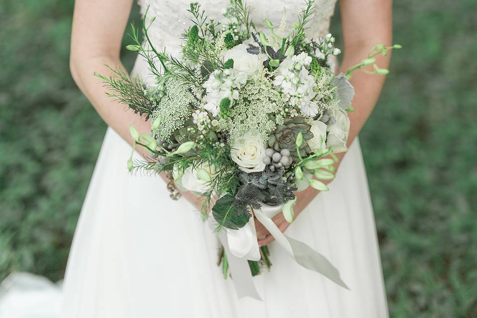Bride & bouquet