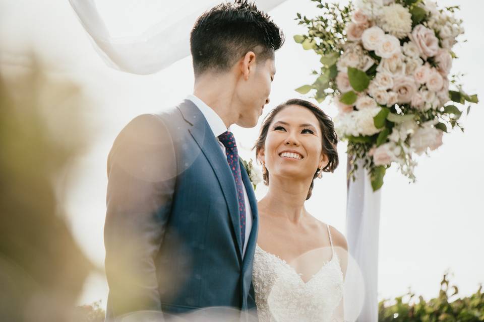 Hawaiian wedding newlyweds