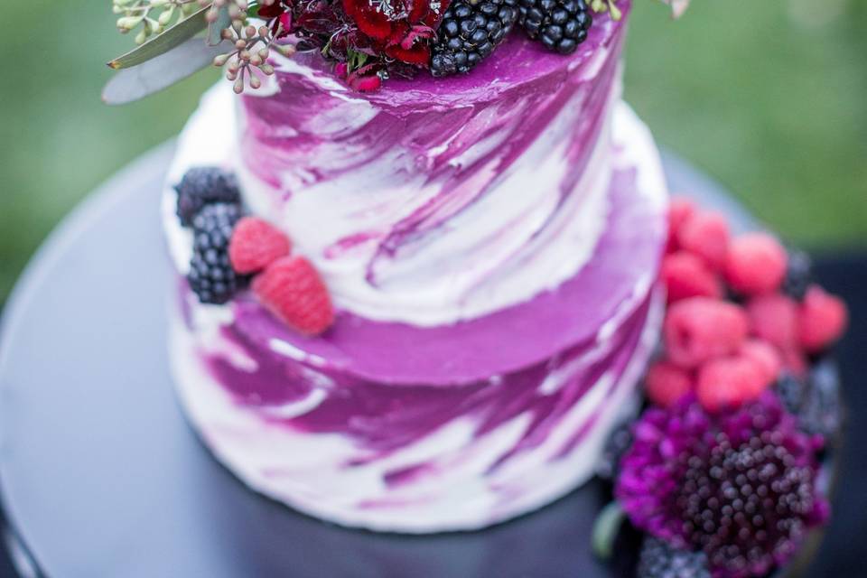 Blackberry and raspberry cake